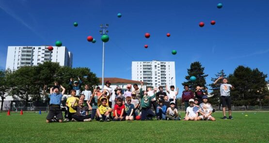 L’école municipale des sports d'Andrézieux-Bouthéon offre aux enfants la possibilité de découvrir plusieurs activités sportives au cours de l’année. Accompagnés par des éducateurs qualifiés et des agents municipaux diplômés d’État, les enfants pratiquent, chaque mercredi matin, un sport au cours de la séance.